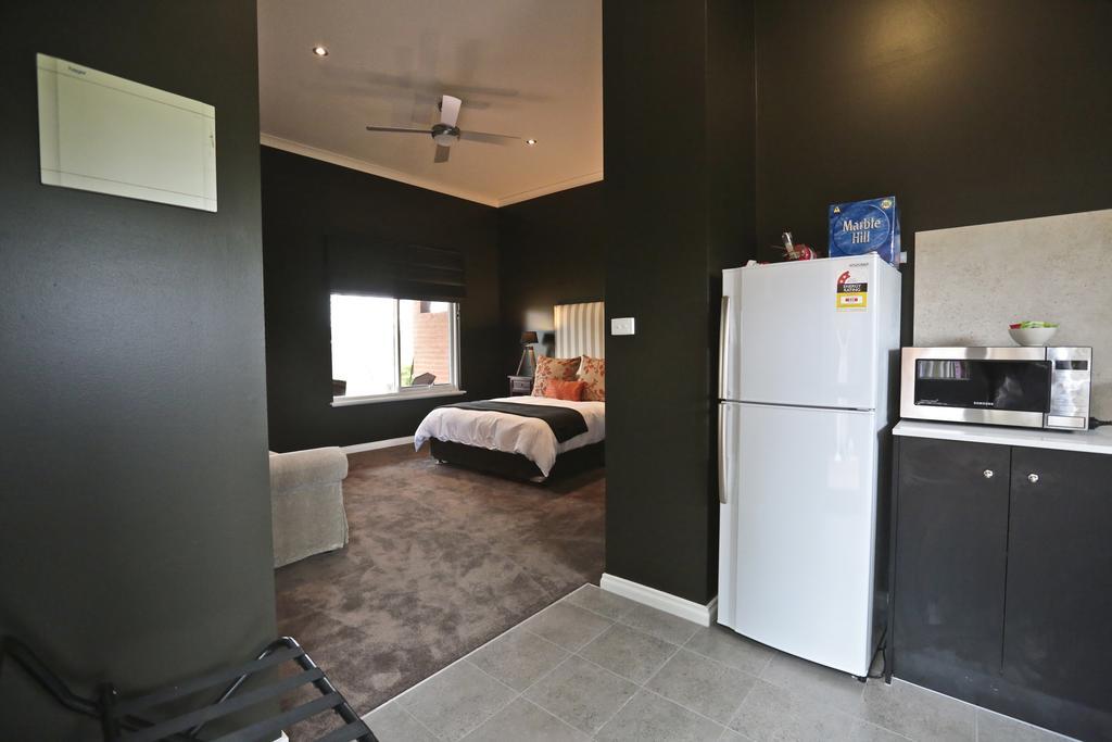 One Paddock Currency Creek Winery Villas Экстерьер фото